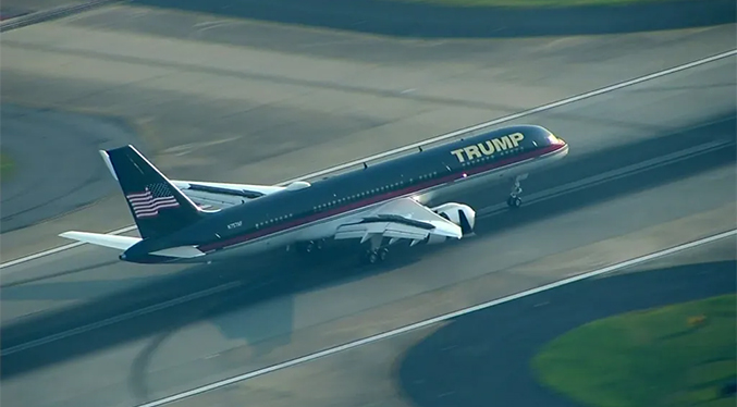 Trump aterriza en Atlanta para entregarse a la justicia