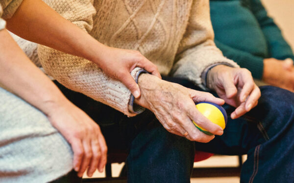 Hallan mecanismos que molécula presente en el esperma usa para prevenir el Alzheimer