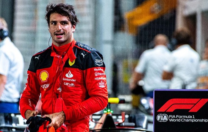 Carlos Sainz de Ferrari gana la pole para el GP de Singapur