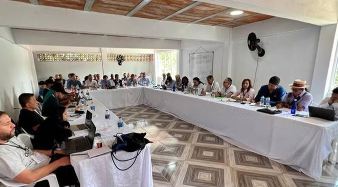 Inicia reunión entre Colombia y disidencia de FARC para definir fecha del diálogo de paz
