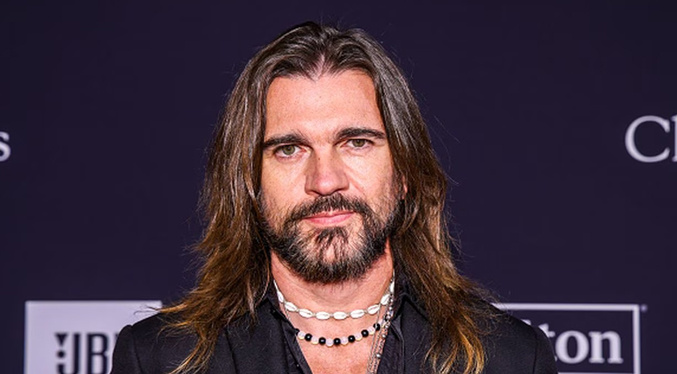 Juanes canta en la calle tras la cancelación de su concierto por lluvias en España