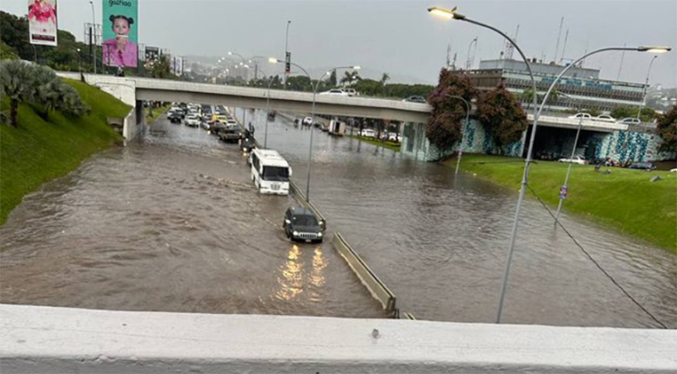 Fuertes lluvias causan daños en la Gran Caracas