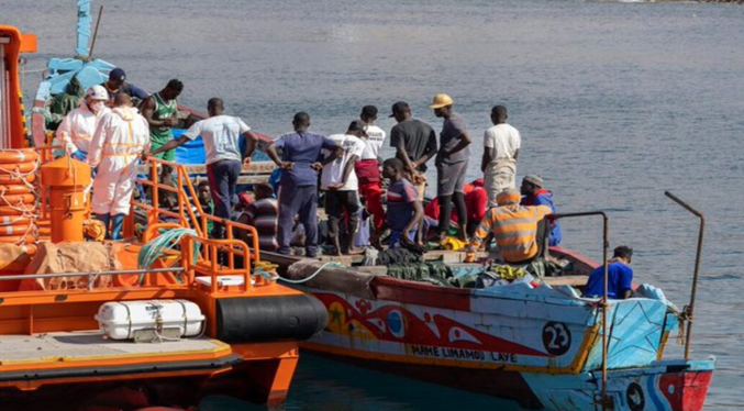 Rescatan 363 migrantes en tres barcos cerca de las Islas Canarias