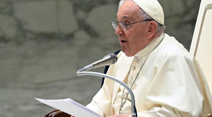 El Papa asegura que no tiene intención de cambiar las reglas del cónclave