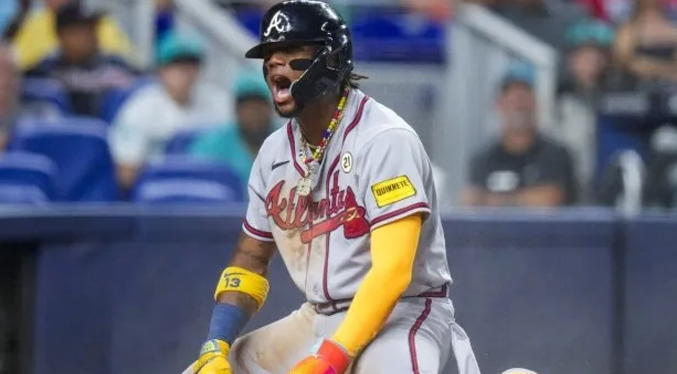 Ronald Acuña establece un nuevo récord de bases robadas para venezolanos en la MLB