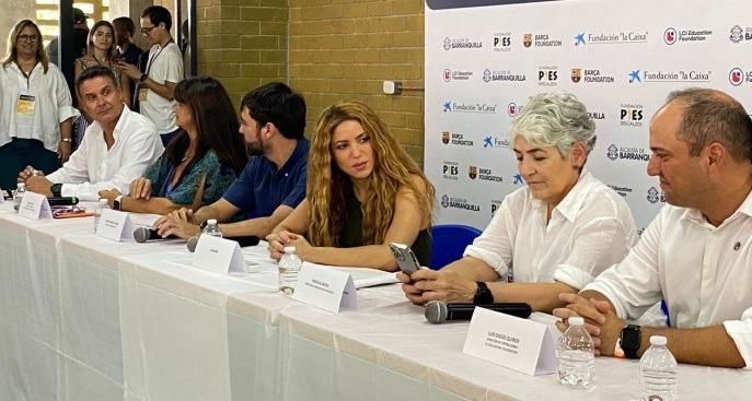 Shakira cuestiona a Petro por no atender a niños en La Guajira