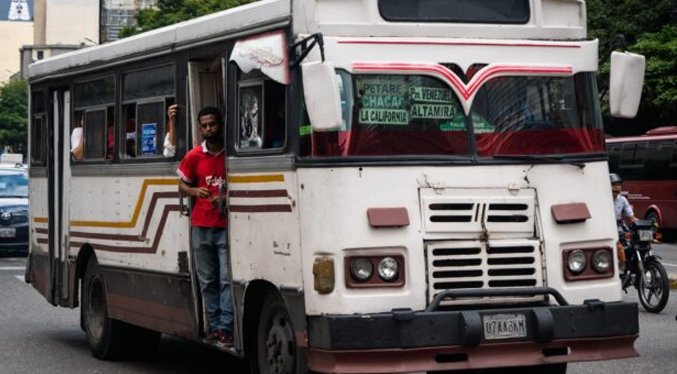 Transportistas en Venezuela necesitan mil 200 dólares al mes para tener la unidad de pasajeros activa