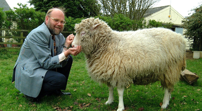 Muere el científico Ian Wilmut, padre de la oveja Dolly