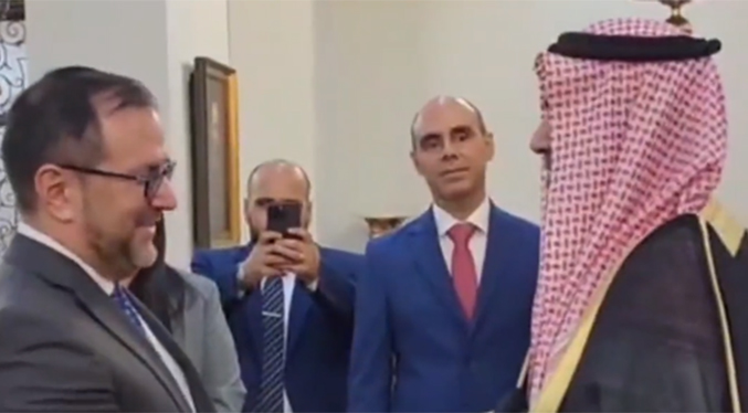 Canciller Gil recibe Copias de Estilo del embajador de Arabia Saudita