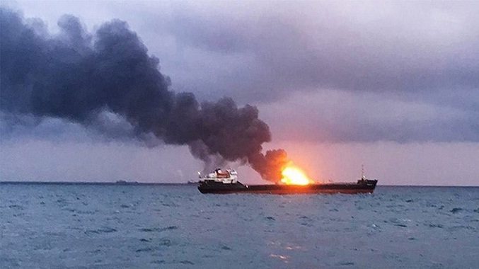 Explosión en un buque comercial cerca de la costa rumana, posiblemente por una mina