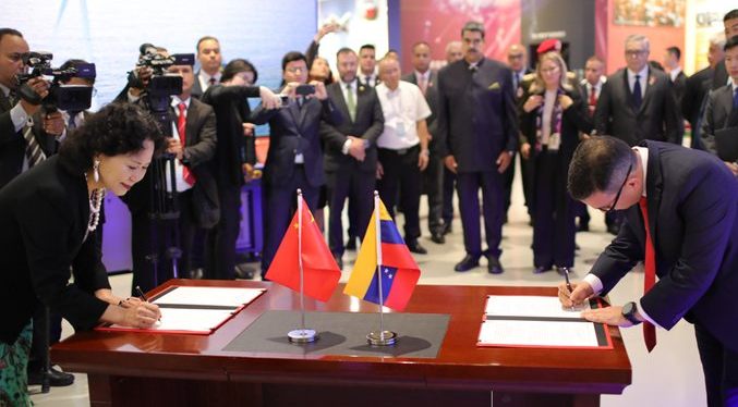 Maduro aborda en China la importancia de las ZEE en la diversificación de Venezuela