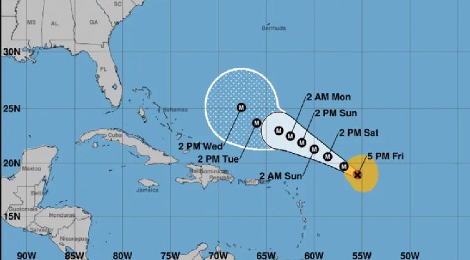 Olas de hasta 4,5 metros generadas por el huracán Lee esperan en costas de Puerto Rico