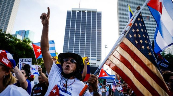 Migrantes cubanos piden en Miami un estatus legal para poder permanecer en EE UU