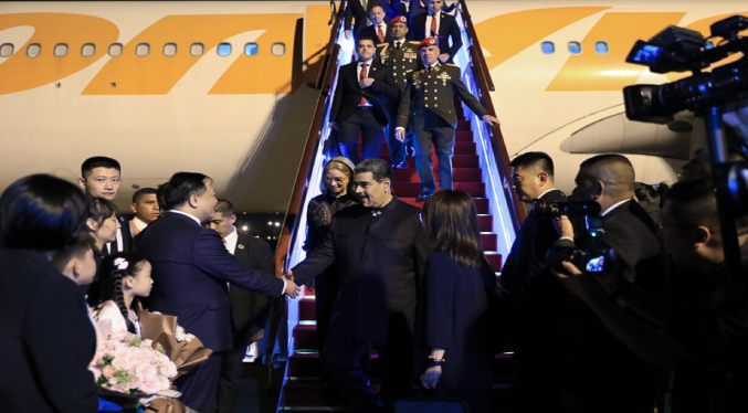 Maduro se traslada a Shanghái, segundo punto de su visita a China