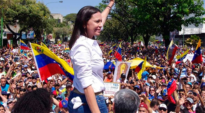 Datanálisis: 45 % de los venezolanos votaría por el sustituto que María Corina Machado apoye