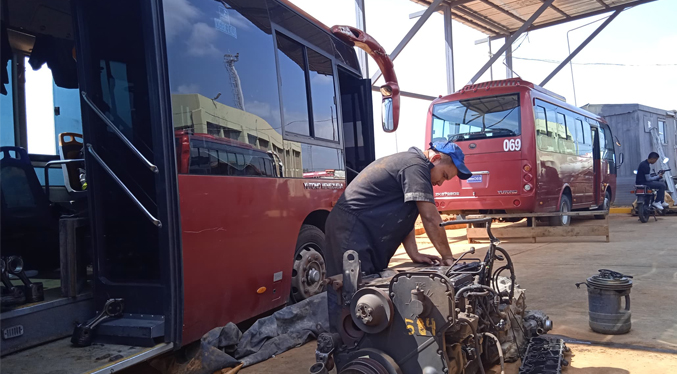 Metro de Maracaibo realiza reparación de motores de unidades Yutong