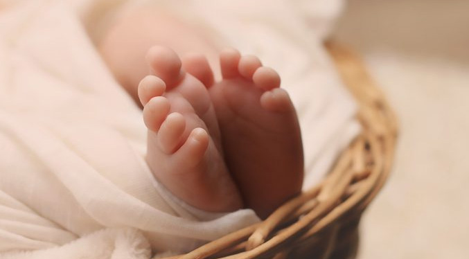 Policía británica investigará muertes de docenas de bebés en hospitales ingleses