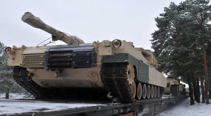 El primer lote de tanques Abrams estadounidenses llega a Ucrania