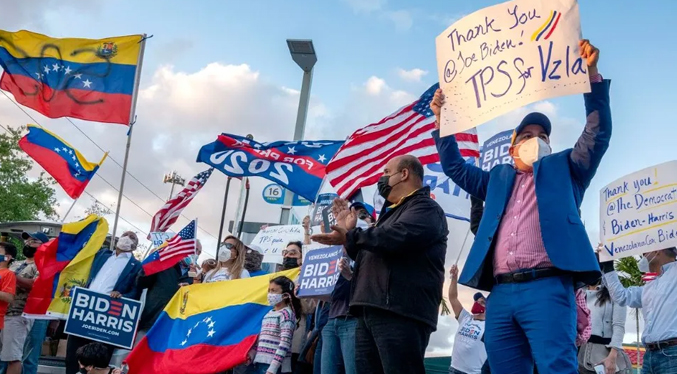 Funcionarios y organizaciones civiles aplauden la expansión del TPS a venezolanos en EEUU