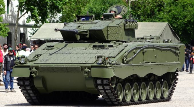 Ucrania y Suecia acuerdan producción conjunta de vehículos de combate de infantería CV-90