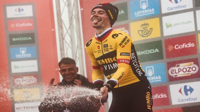 Primoz Roglic se apunta a la leyenda del Angliru en la Vuelta a España