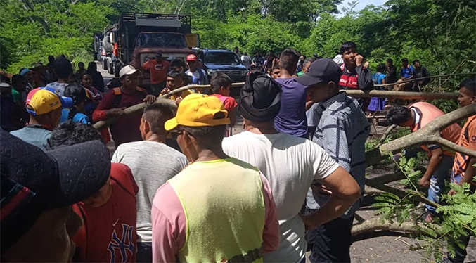 Comunidad Yukpa abre la carretera Machiques-Maracaibo