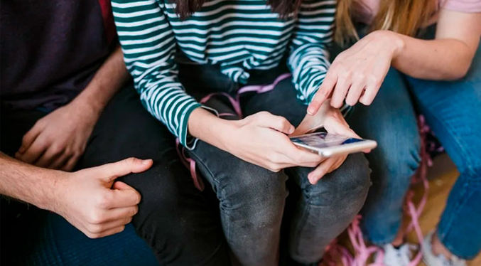 Advierten que el uso indiscriminado del celular en niños los expone a consumir pornografía