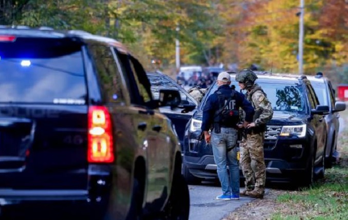 La búsqueda del tiroteador de Maine se centra en el río junto al que apareció su vehículo