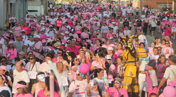 Maracaibo fue invadida de rosa este 15-O (Fotos)