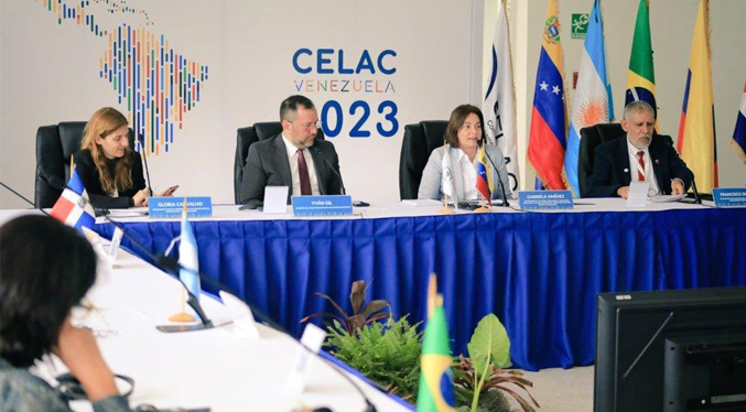 Ministros de la Celac evalúan en Caracas crear un centro para el desarrollo científico