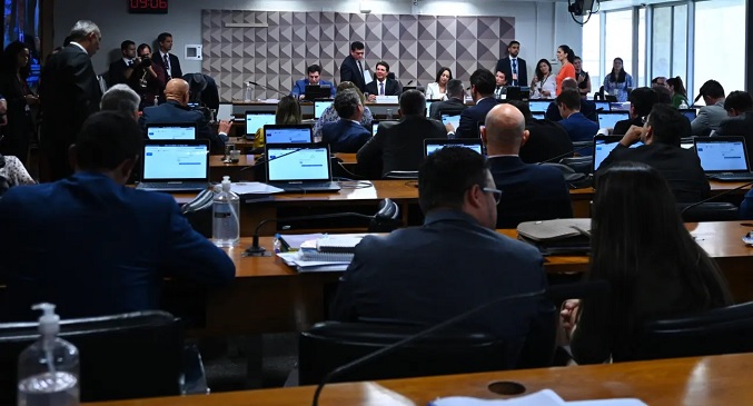 Congreso aprueba el informe que acusa a Bolsonaro y a otras 60 personas de urdir un golpe