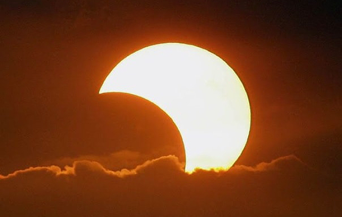 A estas horas podrá ver el eclipse parcial de Sol de este sábado