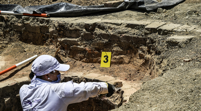Antropólogos forenses excavan hornos crematorios de paramilitares colombianos cercano a Zulia