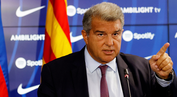 Justicia española imputa a Joan Laporta por sobornos del Barça