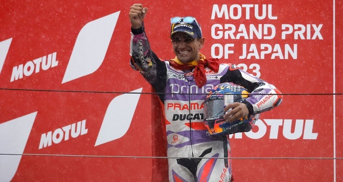 Jorge Martín suma su tercera victoria en una carrera marcada por dos banderas rojas