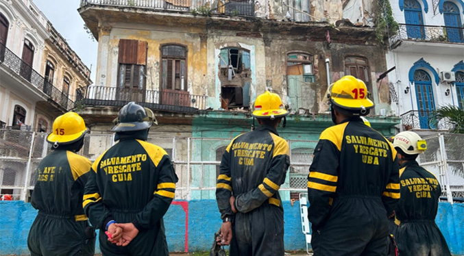 Un muerto y dos desaparecidos por el derrumbe de un edificio en La Habana (Video)