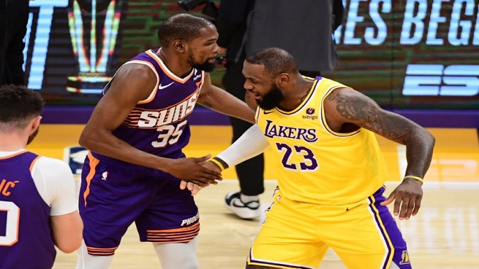 LeBron y Durant se reencontraron en la victoria de Lakers ante Suns
