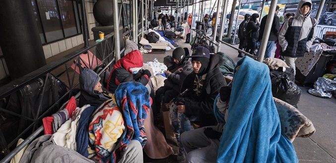 Alcalde de Nueva York a los migrantes: Los albergues están llenos y no encontrarán empleo
