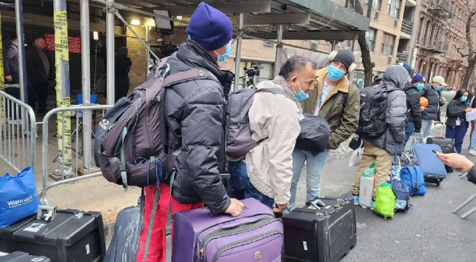 Alcaldía de Nueva York ofrece vuelos gratuitos a inmigrantes que quieran abandonar la ciudad