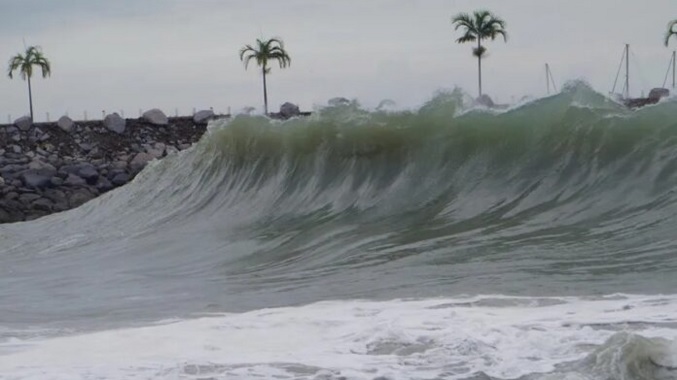 La Guaira registró olas de más de 3 metros durante el fin de semana