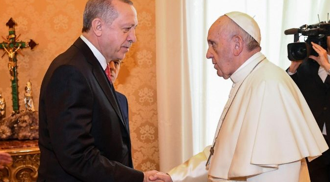 Erdogan denuncia en una conversación con el papa Francisco la «masacre» de Israel en Gaza