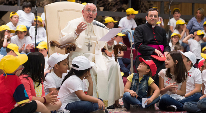 El Papa anuncia que sostendrá una reunión con niños de todo el mundo