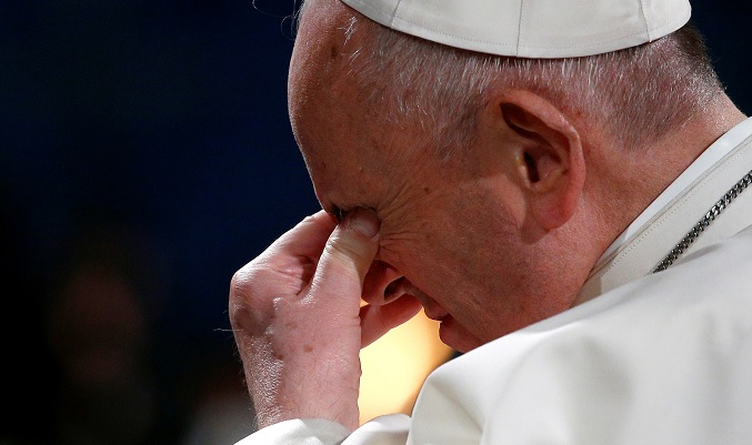 El Papa preside la audiencia semanal con dificultades para respirar ante los presentes del Vaticano