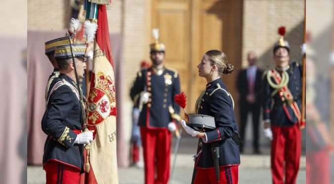 Princesa Leonor de Borbón jura bandera en presencia de sus padres los reyes de España (Video)