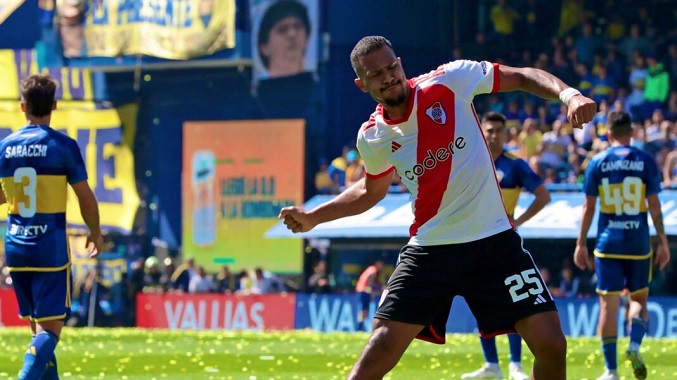 Salomón Rondón marca el camino para River Plate en el Superclásico
