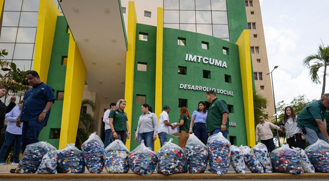 Alcaldía de Maracaibo entrega a Fundanica primer lote de tapas del programa Destapando la Solidaridad