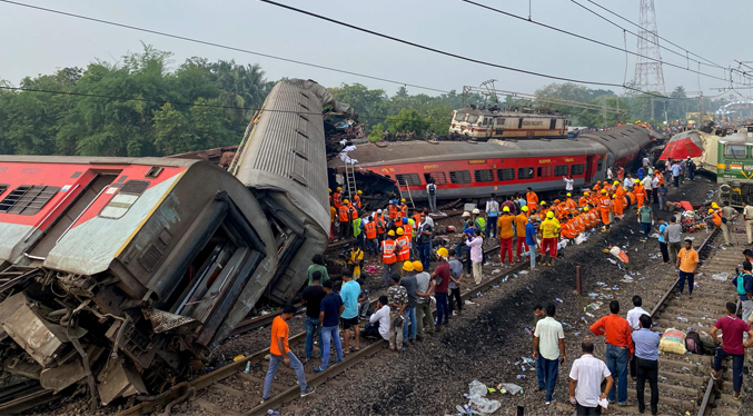 Nueve muertos deja choque de dos trenes de pasajeros en la India