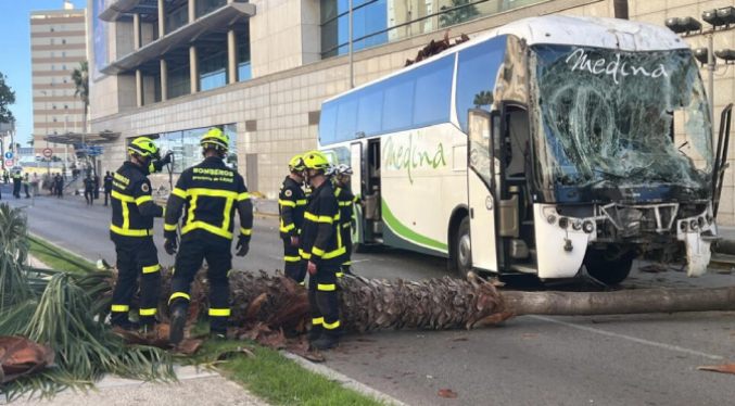 Tres fallecidos en España por un autobús que perdió el control