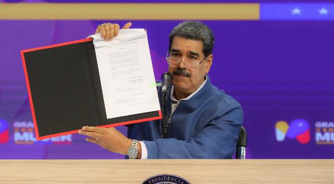 Maduro ordena a la banca destinar 15 % de la cartera de créditos a mujeres