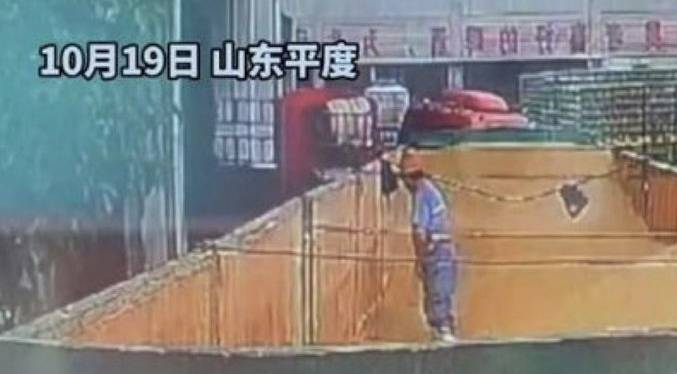 Cervecera china Tsingtao busca a un empleado que orinó en una barrica